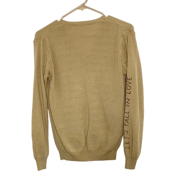 Embroidered v-neck pull-over sweater - Picture 5 of 9